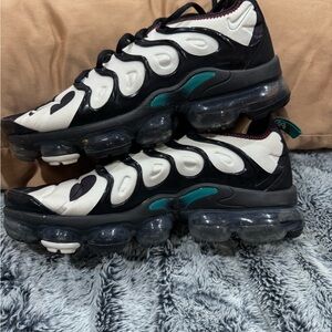Nike vapor max plus very rare pair cleaning out my closet